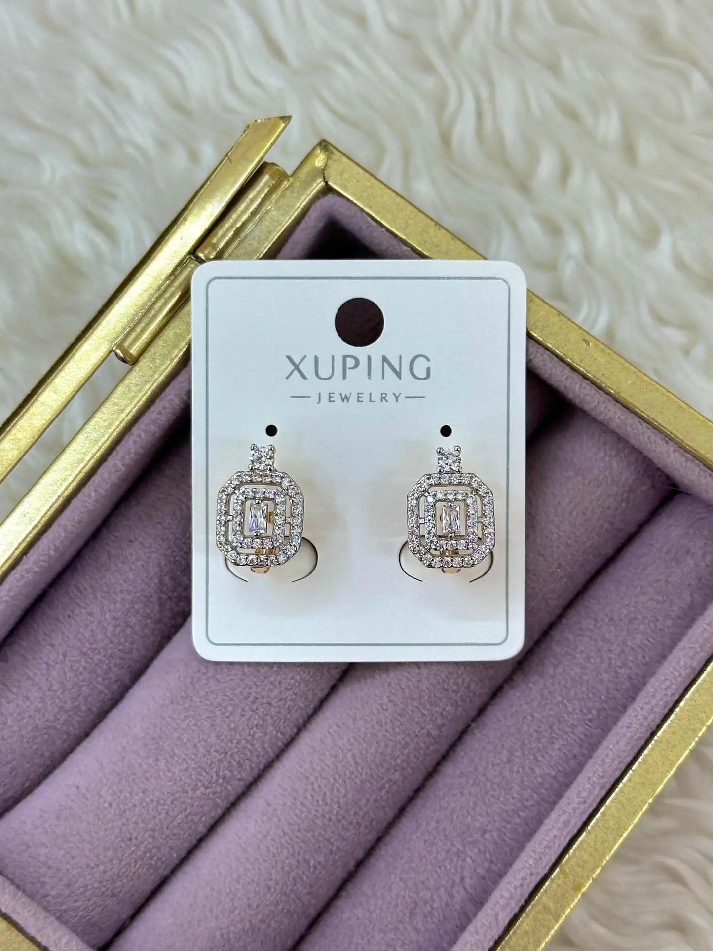 Xuping Kare Zirkon Detaylı Küpe