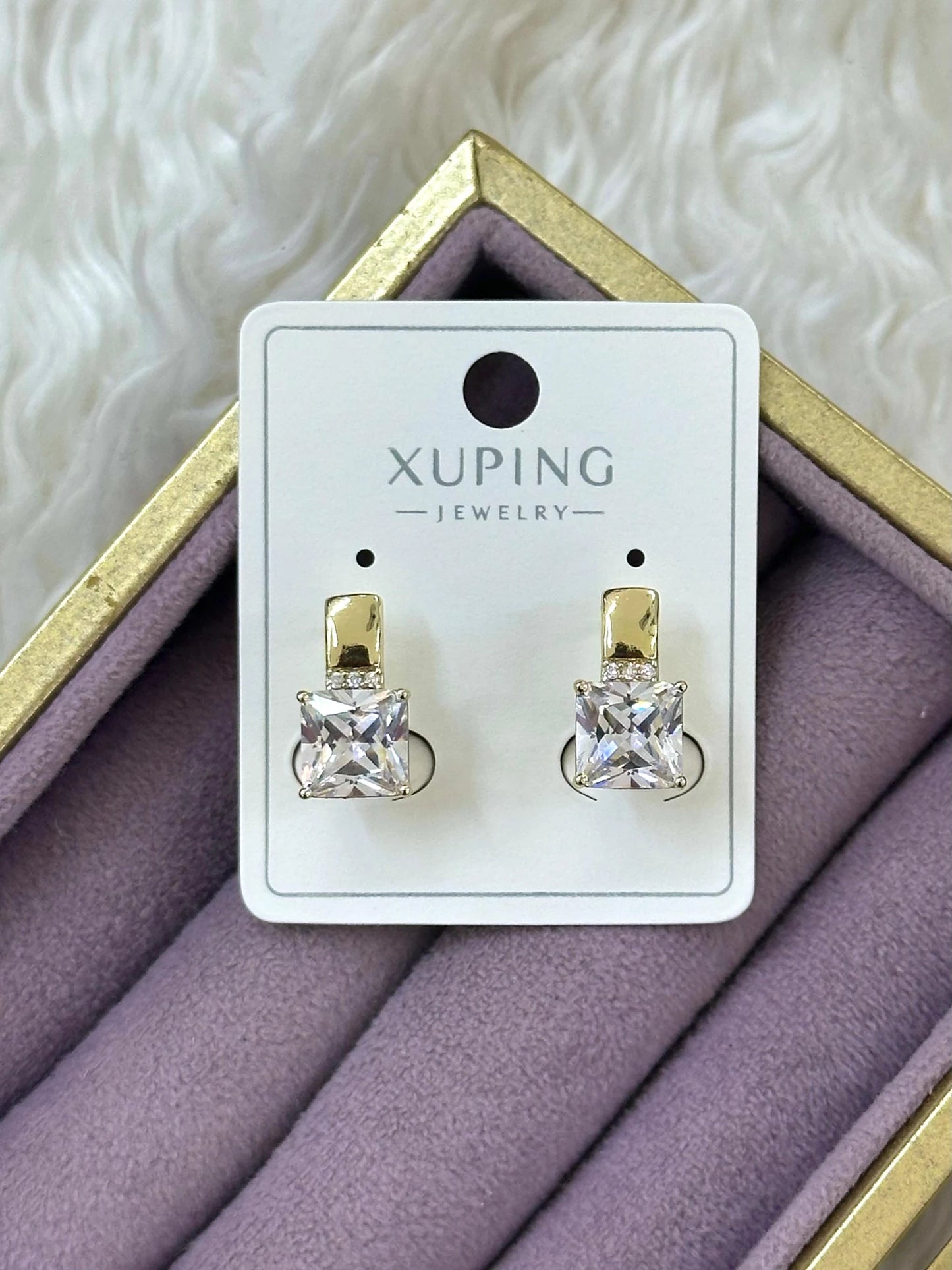 Xuping Kare Taşlı Küpe