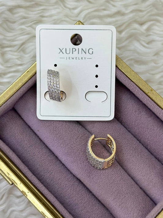Xuping Geniş Model Beş Sıralı Taşlı Gold Kaplama Küpe
